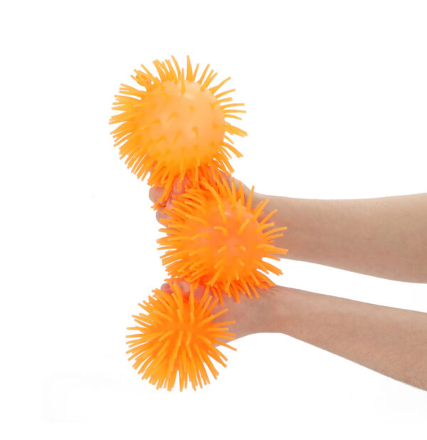 Pomarańczowa kudłata włochata gąsienica z wypustkami 30 cm - obrazek 3