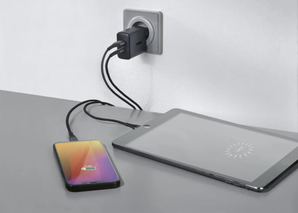 Podwójna ładowarka USB typ A USB typ C Tronic czarna - obrazek 2